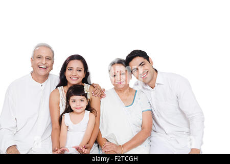 indische Gruppe genießen Sie gemeinsame Familie sitzen Stockfoto