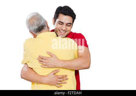 2 indische Vater und Sohn lieben Hugging Stockfoto