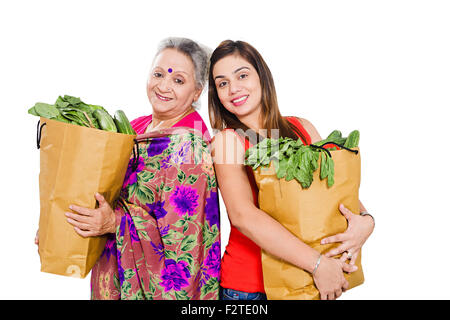 2 indische Mutter und Dayghter Gemüse Tasche Shopping Stockfoto