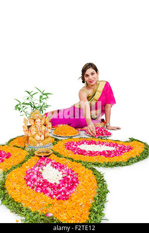 1 indische erwachsenen Frau Diwali Festival Rangoli Stockfoto