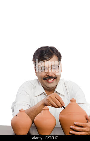 1 indische erwachsenen Mann Sparschwein sparen Geld Stockfoto