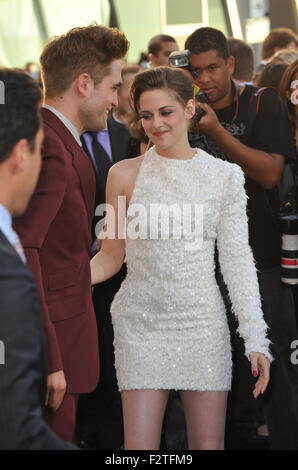 LOS ANGELES, CA - 24. Juni 2010: Kristen Stewart & Robert Pattinson bei der Premiere ihres neuen Films "The Twilight Saga: Eclipse" im Nokia Theatre L.A. Live. Stockfoto