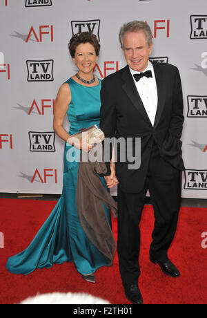 LOS ANGELES, CA - 10. Juni 2010: Warren Beatty & Annette Bening in der 2010 AFI Life Achievement Award Gala zu Ehren von Regisseur Mike Nichols in den Sony Studios in Culver City, CA. Stockfoto