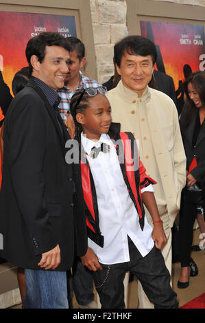 LOS ANGELES, CA - 6. Juni 2010: Jackie Chan & Jaden Smith & Ralph Macchio (links), Star des ursprünglichen Films, bei der Los Angeles-Premiere ihres neuen Films "The Karate Kid" am Mann Village Theatre in Westwood. Stockfoto