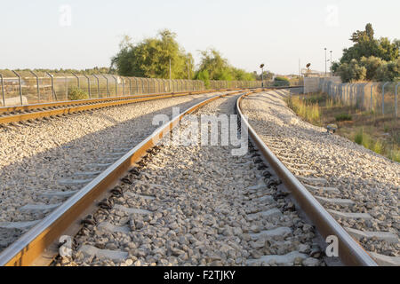 Schiene Anker, Schienenstößen, Rail, Schotter. Stockfoto