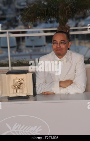 CANNES, Frankreich - 23. Mai 2010: Palme d ' or Gewinner Apichatpong Weerasethakul am Closing Awards Gala auf dem 63. Festival de Cannes. Stockfoto