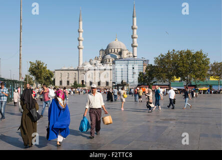 Freifläche von Eminönü Transit Busstation in Istanbul Türkei. Stockfoto