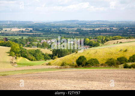 Clay Vale jenseits von Kreide Böschung Hang und trockene Täler Bishopstone, Wiltshire, England, UK Stockfoto