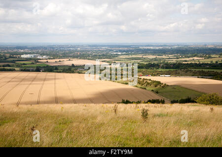 Sommerlandschaft des goldenen rollenden Ackerflächen Blick nördlich vom in der Nähe von Liddington Castle, Wiltshire, England UK M4 Swindon Stockfoto