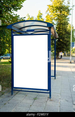 Leere Bushaltestelle Werbung Plakatwand in der Stadt. Stockfoto