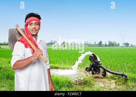 1 indische erwachsenen Mannes ländlichen Bauer Bauernhof arbeiten Stockfoto