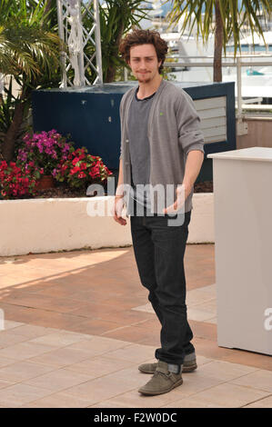 CANNES, Frankreich - 14. Mai 2010: Aaron Johnson in der Fototermin für seinen neuen Film "Chatroom" auf dem 63. Festival de Cannes. Stockfoto