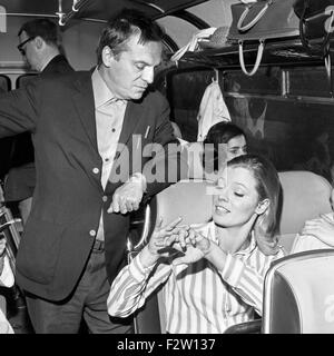 Der Zug der Zeit, Fernsehfilm, Deutschland 1967, Regie: Peter Beauvais, Monia: Katrin Schaake (Rechts Vorn) Stockfoto