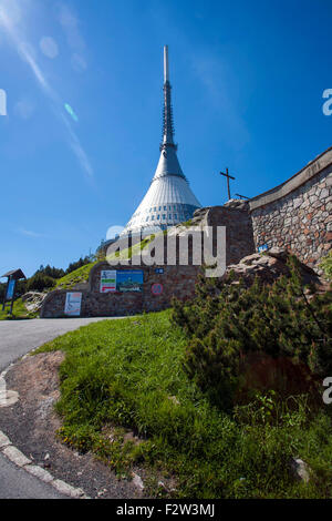 Jeschken Aussichtsturm in Sommer, Liberec, Tschechische Republik, Europa Stockfoto