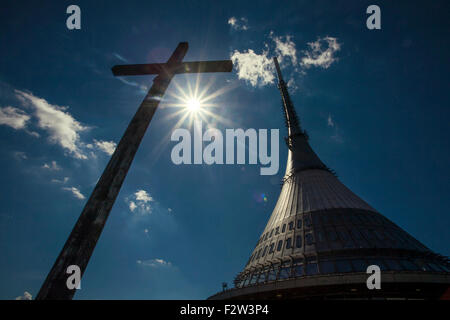 Jeschken Aussichtsturm in Sommer, Liberec, Tschechische Republik, Europa Stockfoto