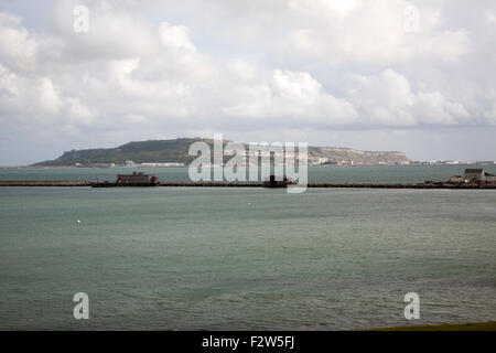 Blick über Hafen von Weymouth zu Isle of Portland, Dorset, England, UK Stockfoto