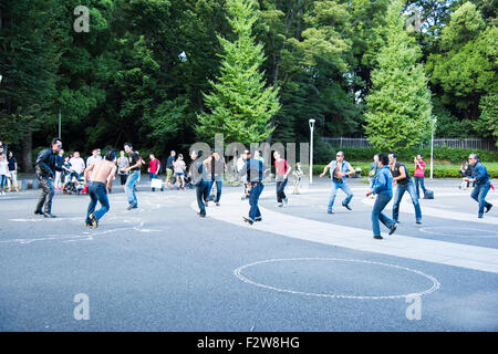 Rockabilly-Tänzer am Eingang der Yoyogi Park, Shibuya, Tokyo, Japan Stockfoto