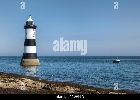 Trwyn Du Leuchtturm, Puffin Island, Wales, Vereinigtes Königreich Stockfoto