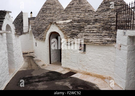Trulli im Stadtteil Monti in Alberobello. Stockfoto