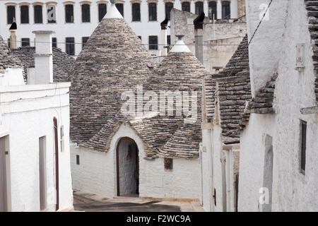 Trulli im Stadtteil Monti in Alberobello. Stockfoto