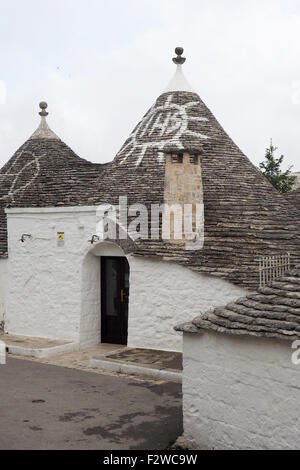 Trulli im Stadtteil Monti in Alberobello. Stockfoto