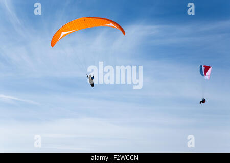 03.04.2015, Oberstdorf, Bayern, Deutschland - Gleitschirme in den AllgŠu Alpen. 0MC150403D710CAROEX. JPG - nicht für den Verkauf in G E R M A Stockfoto