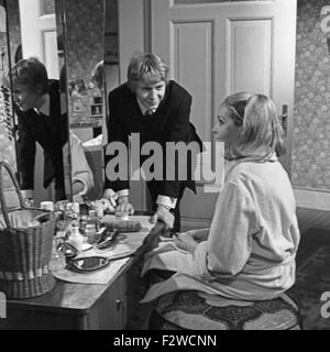 Episode "... Und Ihre Sorgen" aus der Fernsehserie "Sterben Unverbesserlichen", Deutschland 1968, Regie: Claus Peter Witt, Monia: Gernot Endemann, Sandrine Schmidt Stockfoto