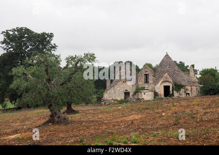 Verfallene Hütten der Trulli. Stockfoto