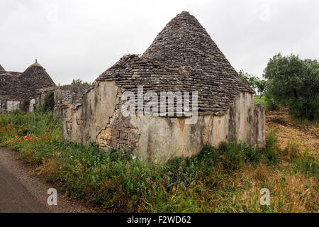 Verfallene Hütten der Trulli. Stockfoto