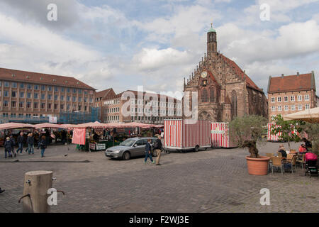 Markt Stände Hauptmarkt Frauenkirche Nürnberg Stockfoto