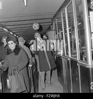 Episode "... Und Ihr Optimismus aus der Fernsehserie"Sterben Unverbesserlichen"Deutschland 1967, Regie: Claus Peter Witt, Monia: Ralph Persson (?) Stockfoto