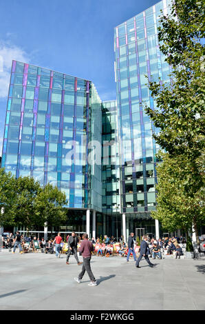 London, England, Vereinigtes Königreich. Regent es Ort: Wirtschaft, Handel und Wohnviertel auf der Nordseite der Euston Road Stockfoto