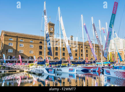 Yachten ankern in der Marina am St Katherines dock London England UK GB EU Europa Stockfoto