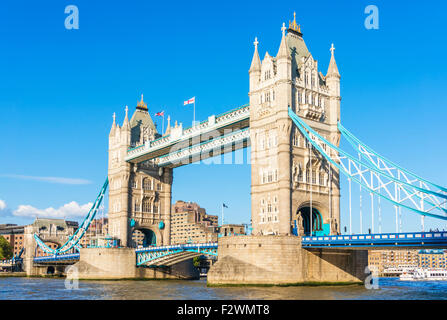 Die Tower Bridge und River Thames City of London England GB UK EU Europa Stockfoto