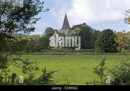St Andrew Parish Church in dem malerischen Dorf Touristenort in der South Downs National Park, East Sussex. UK Stockfoto