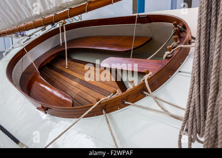 Detail der Jacht im Hafen Musée, Bootsmuseum in Douarnenez, Finistère, Bretagne, Frankreich Stockfoto