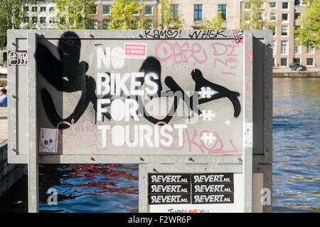 Lotnummer Graffiti sagen "Keine Fahrräder für Touristen" Stockfoto