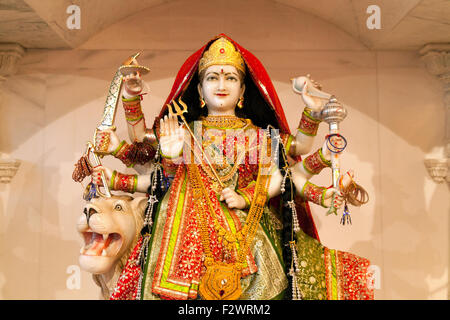 Eine Statue der Hindu Gott Durga, ein Krieger-Göttin; Lesung-Hindu-Tempel, Reading Berkshire England UK Stockfoto