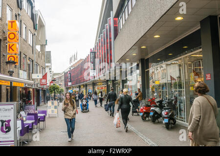 Eine der Haupteinkaufsstraßen in Utrecht, Niederlande Stockfoto