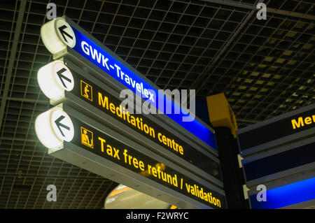 Flughafen Schiphol für die GWK Travelex, Meditationszentrum und Tax Free Refund Office anmelden Stockfoto