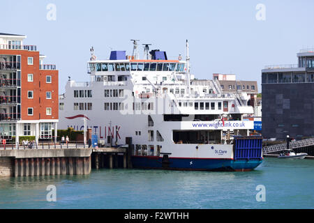 Die Isle Of Wight Fähre im Hafen von Portsmouth, Hampshire, UK Stockfoto