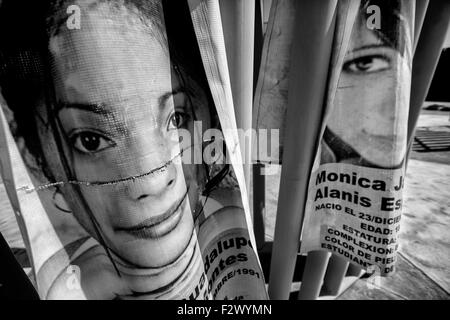 Ciudad Juarez, Mexiko. 28. Sep, 2014. In Juarez ist man ständig der fehlenden erinnert. Die Gesichter der unschuldigen konfrontieren die ahnungslos Auge, aus dem Jenseits um Hilfe bitten. (Bild Kredit: Gabriel Romero/zReportage.com © über ZUMA Press) Stockfoto