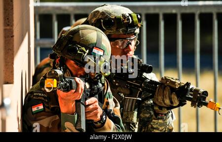 Indische Soldaten aus dem 6. Bataillon des 6. Kumaon Regiment während Übung Yudh Abhyas am Joint Base Lewis-McChord 21. September 2015 in Tacoma, Washington. Stockfoto