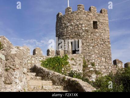 SINTRA, PORTUGAL - 25. Oktober 2014: Turm Detail im Inneren der Burg der Mauren in Sintra, Portugal Stockfoto