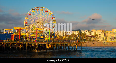 Riesenrad auf einem Pier, Santa Monica Pier, Santa Monica, Los Angeles County, Kalifornien, USA Stockfoto