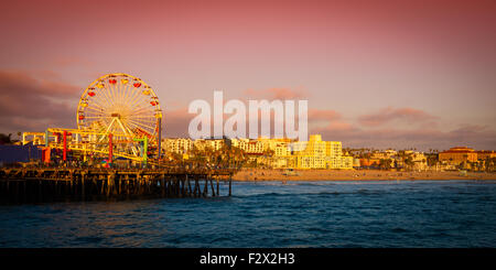 Riesenrad auf einem Pier, Santa Monica Pier, Santa Monica, Los Angeles County, Kalifornien, USA Stockfoto