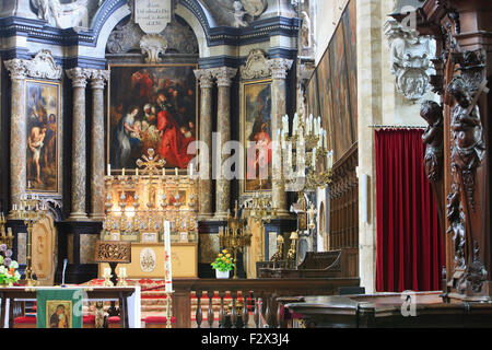 Altar mit "Die Anbetung der Heiligen drei Könige" von Rubens in der St. Johannes Kirche in Mechelen, Belgien Stockfoto