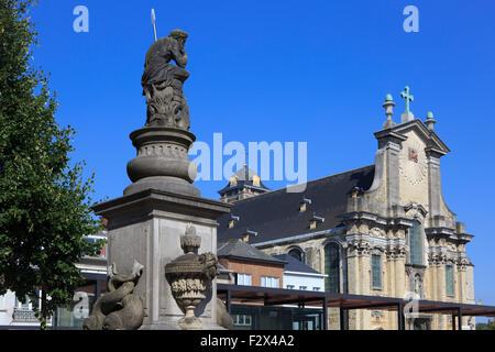 Statue des Neptun (Vadderik) sitzen auf drei Brote in Mechelen, Belgien Stockfoto