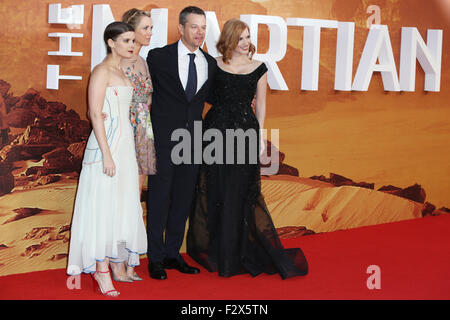 London, UK. 24. September 2015. Kate Mara, Kristen Wigg, Matt Damon und Jessica Chastain besuchen Sie die Europa-Premiere von "The Martian" im Odeon Leicester Square in London, England am 24. September 2015. Obligatorische Kredit: Kredit: Glamourstock/Alamy Live-Nachrichten Stockfoto