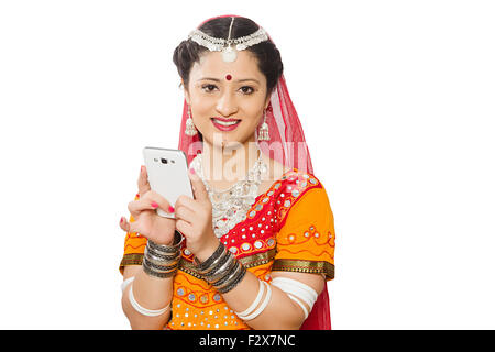 1 Indianerin Rajasthani Einwahl Handy Stockfoto